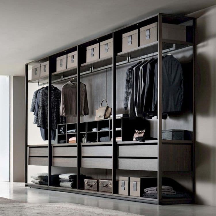 What is the average width of a walk-in wardrobe